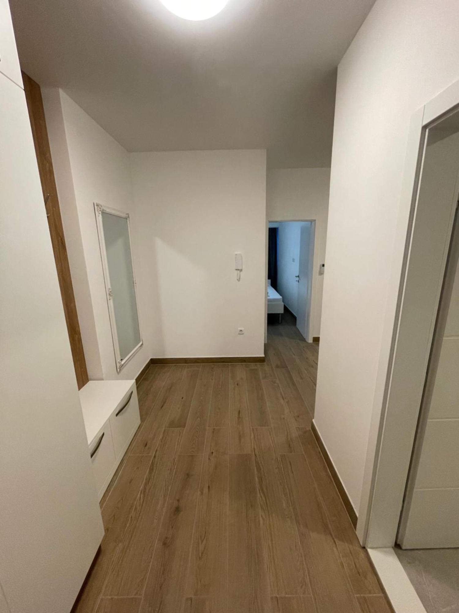 Toro Hospitality Apartment Мостар Екстериор снимка