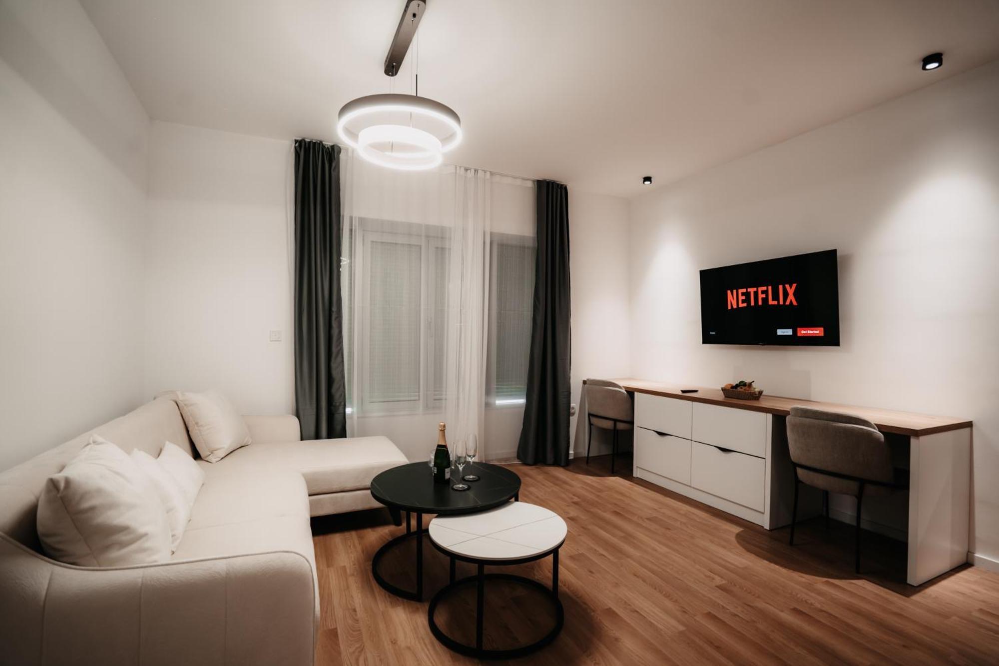 Toro Hospitality Apartment Мостар Екстериор снимка