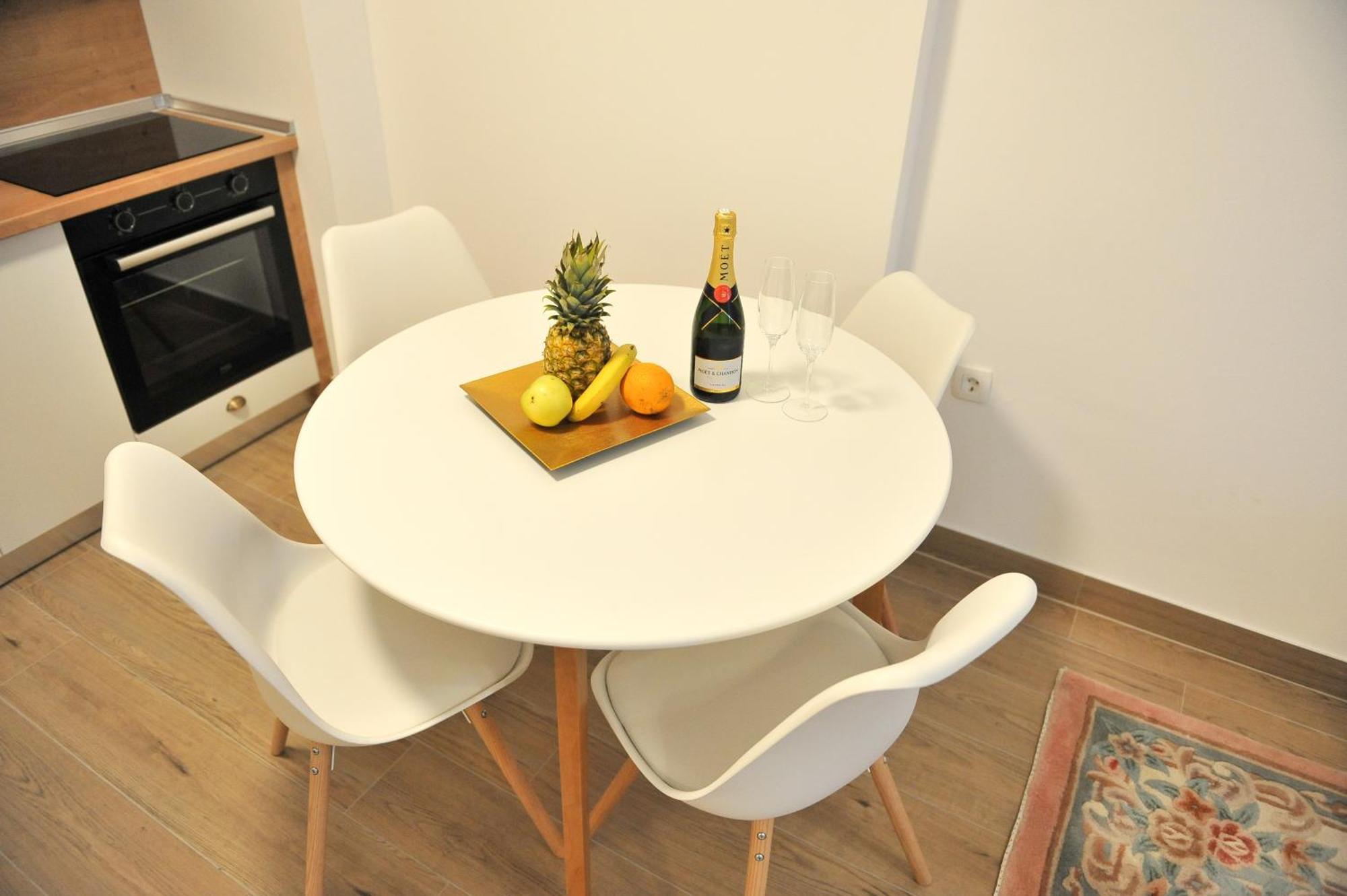Toro Hospitality Apartment Мостар Екстериор снимка