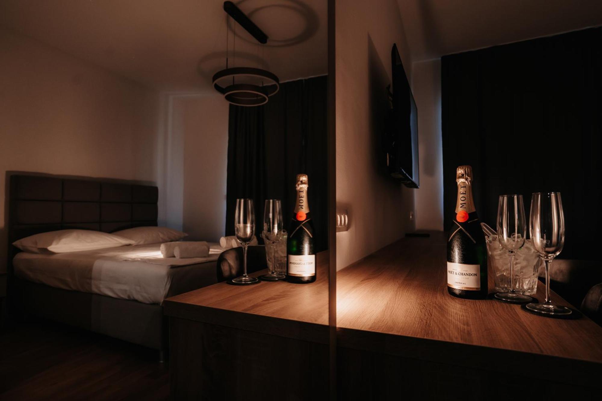 Toro Hospitality Apartment Мостар Екстериор снимка