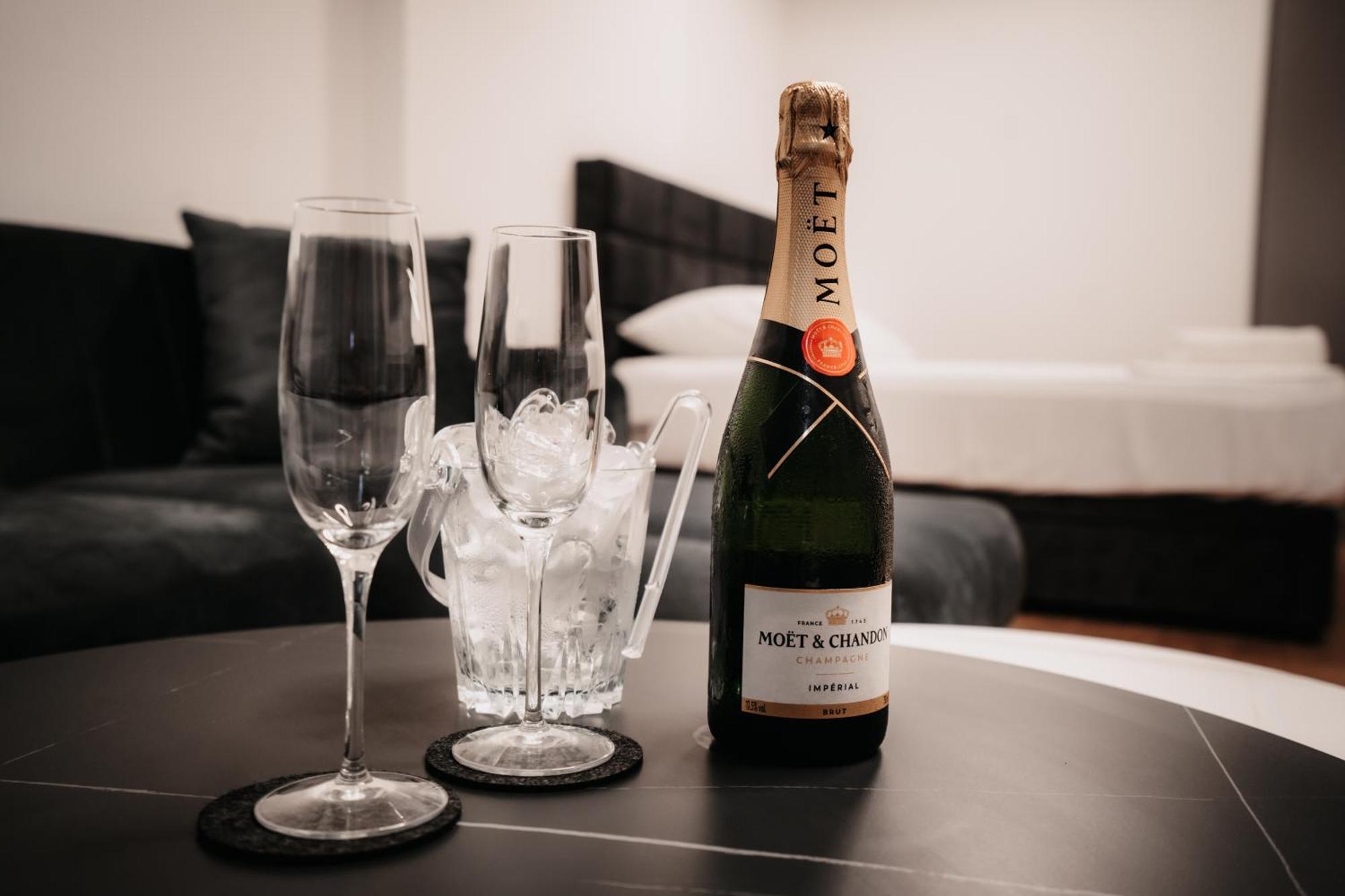 Toro Hospitality Apartment Мостар Екстериор снимка