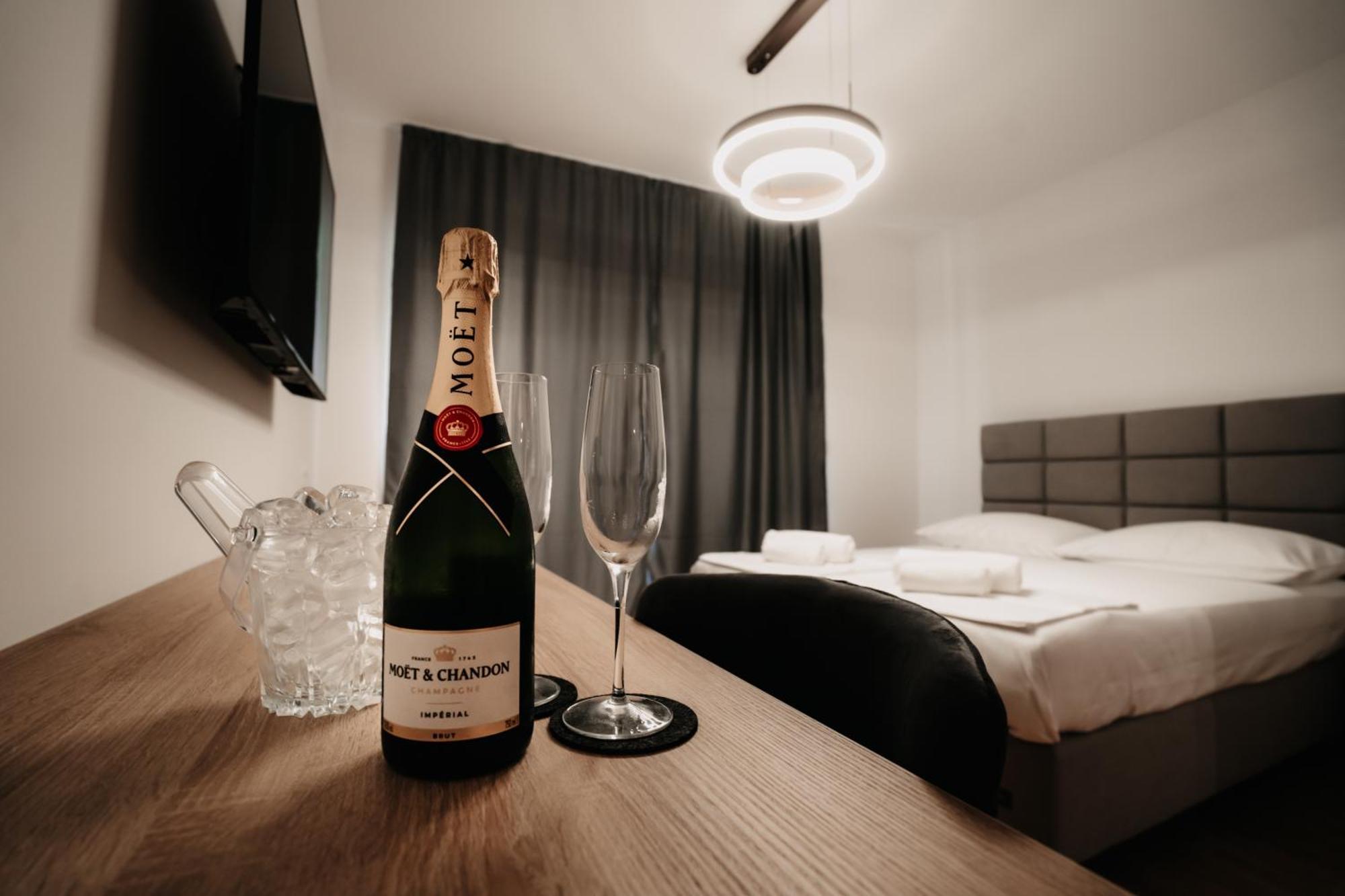 Toro Hospitality Apartment Мостар Екстериор снимка