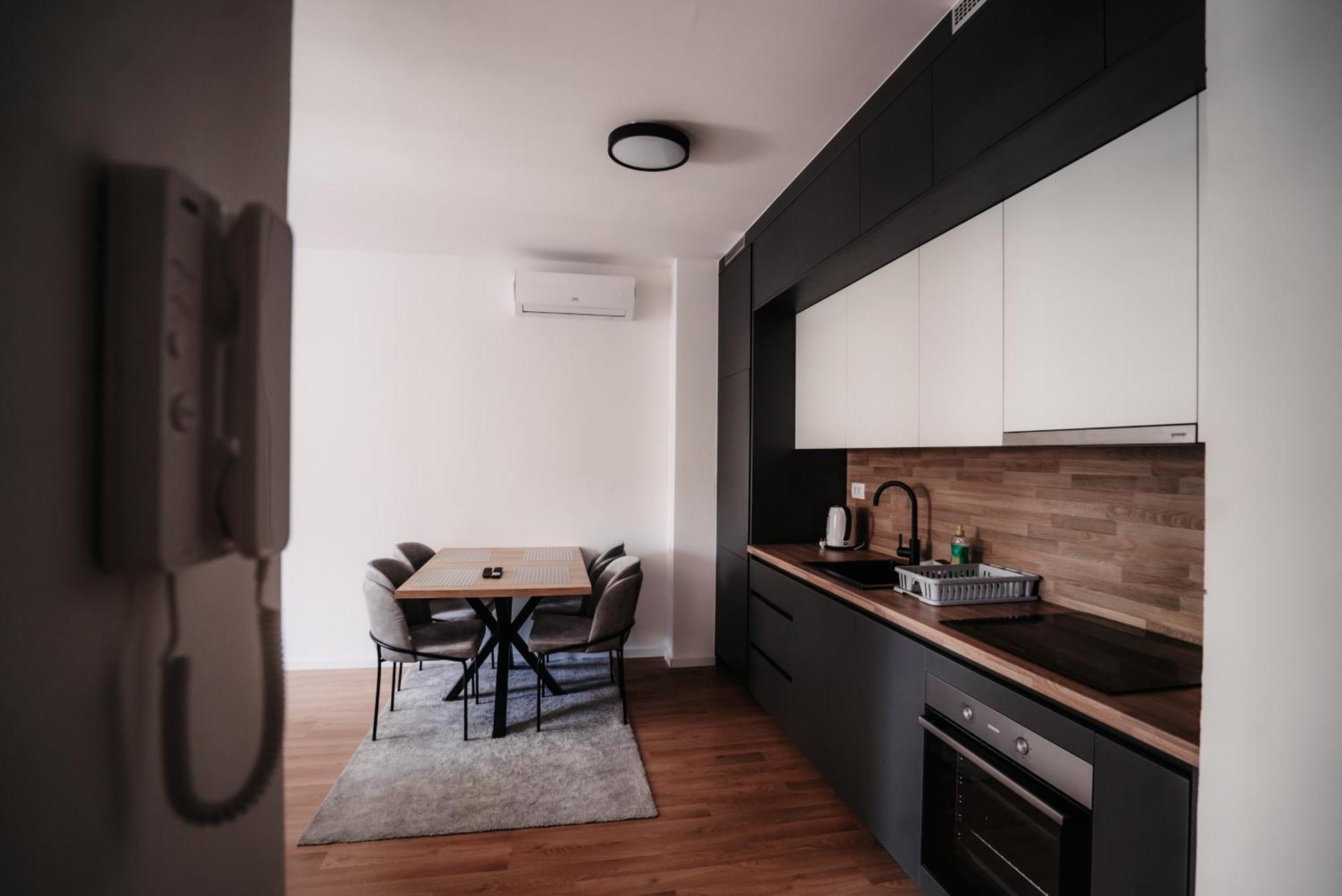 Toro Hospitality Apartment Мостар Екстериор снимка