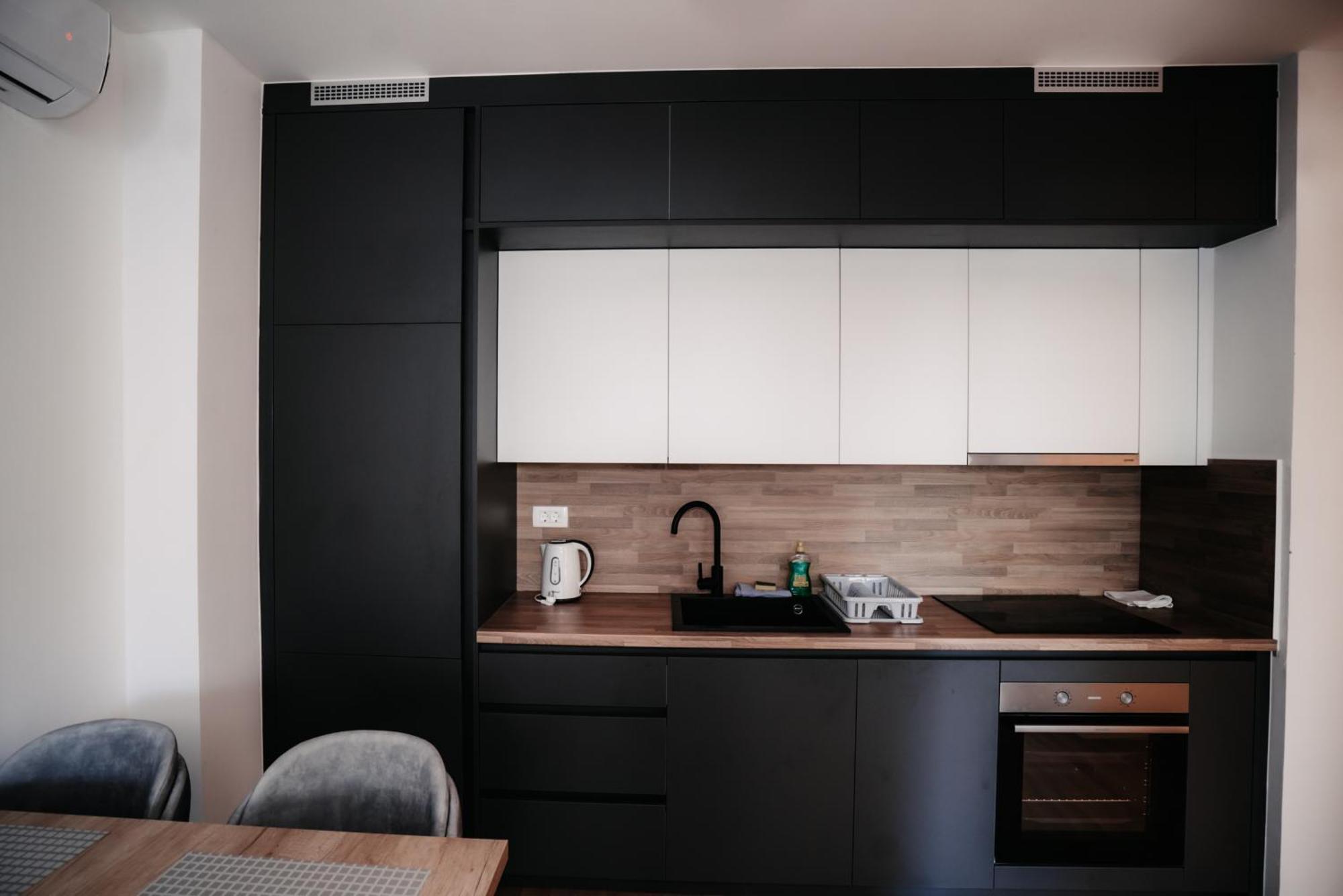Toro Hospitality Apartment Мостар Екстериор снимка