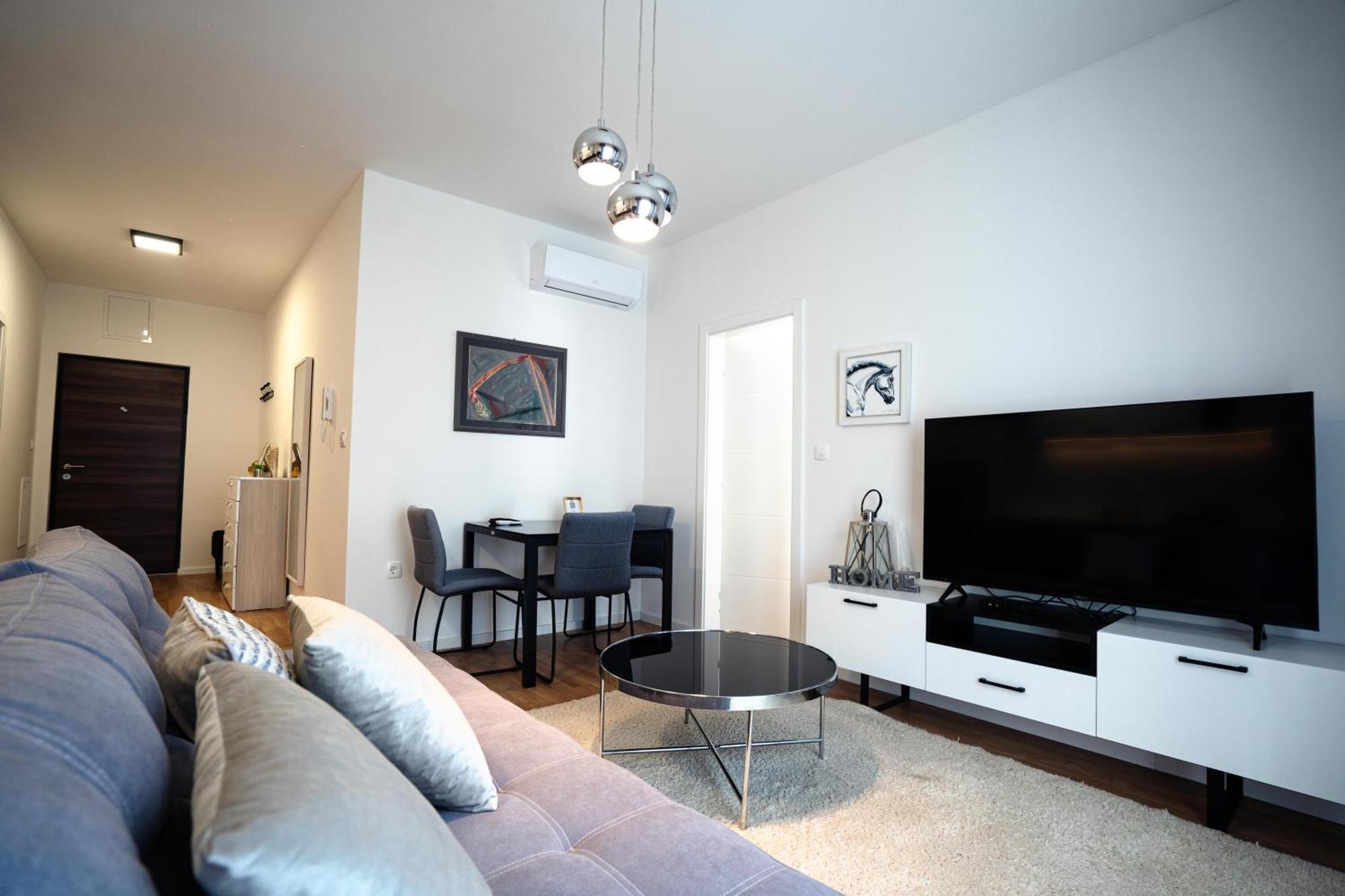 Toro Hospitality Apartment Мостар Екстериор снимка