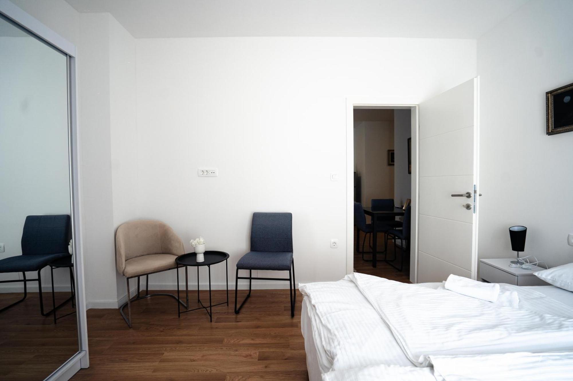 Toro Hospitality Apartment Мостар Стая снимка